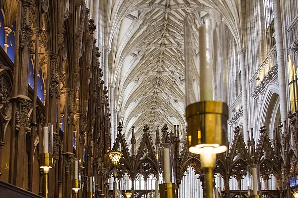 Die Abbildung zeigt den Innenraum der Kathedrale von Winchester in England