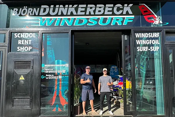 Das Bild zeigt den Windsurfer Shop auf Gran Canaria von Björn Dunkerbeck