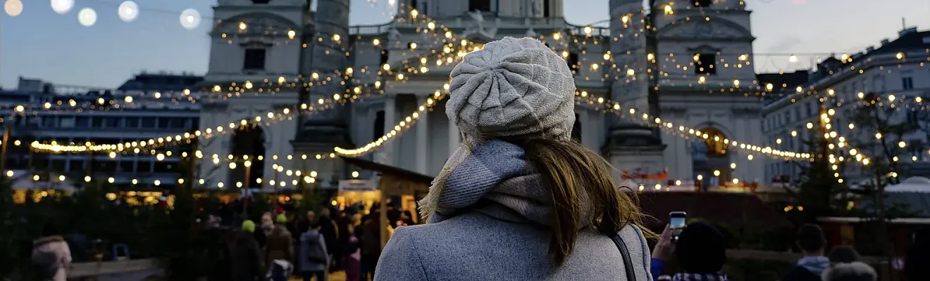 Kunst-Weihnachtsmarkt in Wien am Karsplatz