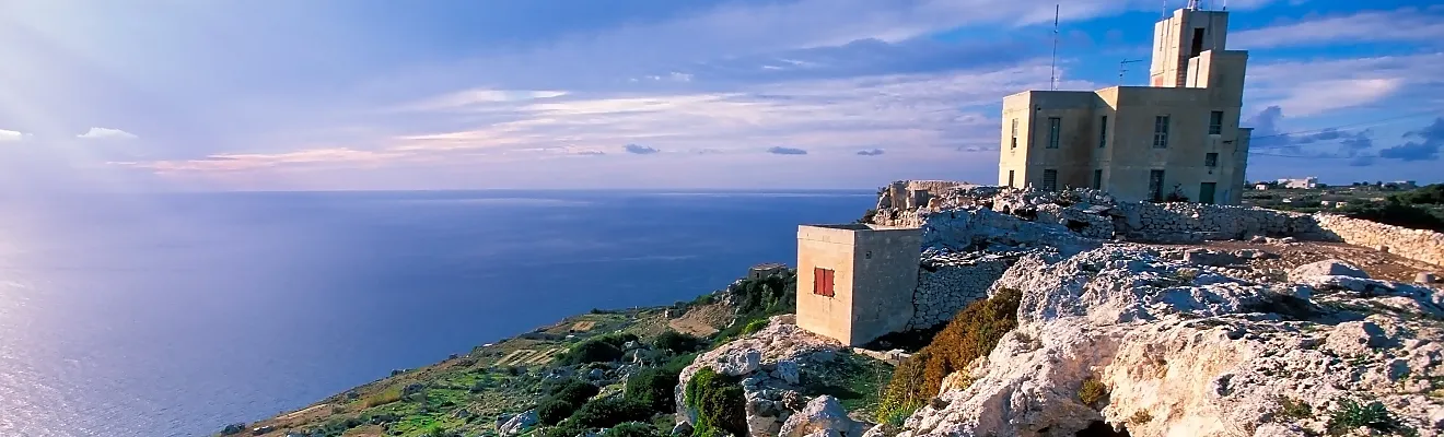 Das Bild zeigt die beeindruckenden Dingli Cliffs an der Südküste der Hauptinsel Maltas.