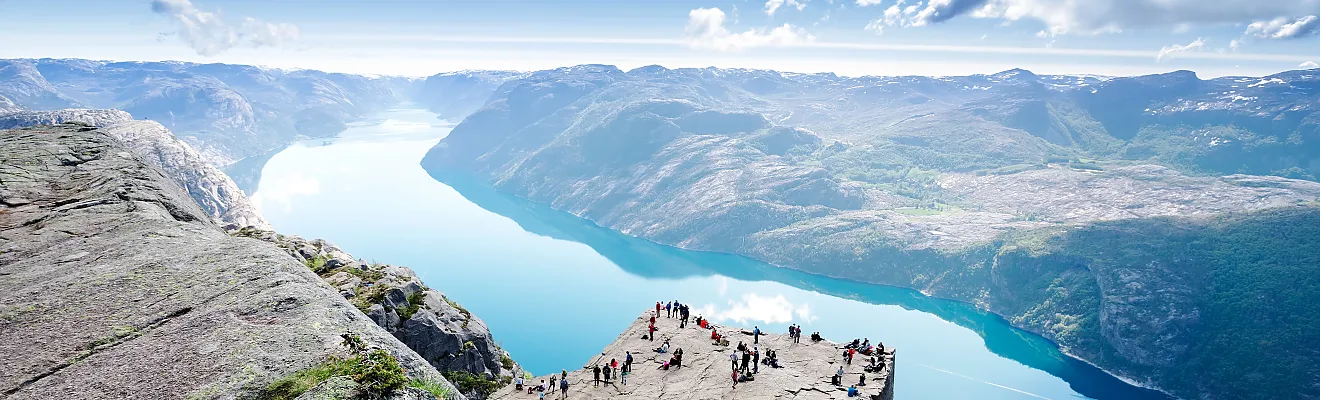 Das Bild zeigt den berühmten Preikestolen (auch Pulpit Rock genannt) in Norwegen.