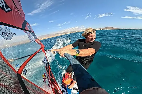 Surf-Abenteuer mit Legende Björn Dunkerbeck